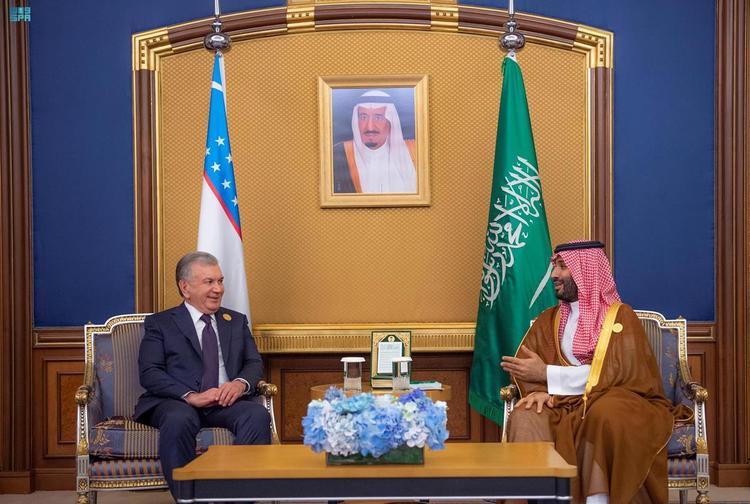 ولي العهد يلتقي رئيس أوزبكستان على هامش انعقاد القمة الخليجية مع دول آسيا الوسطى
