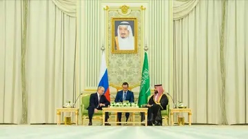 ولي العهد يستقبل الرئيس الروسي في قصر اليمامة بالرياض