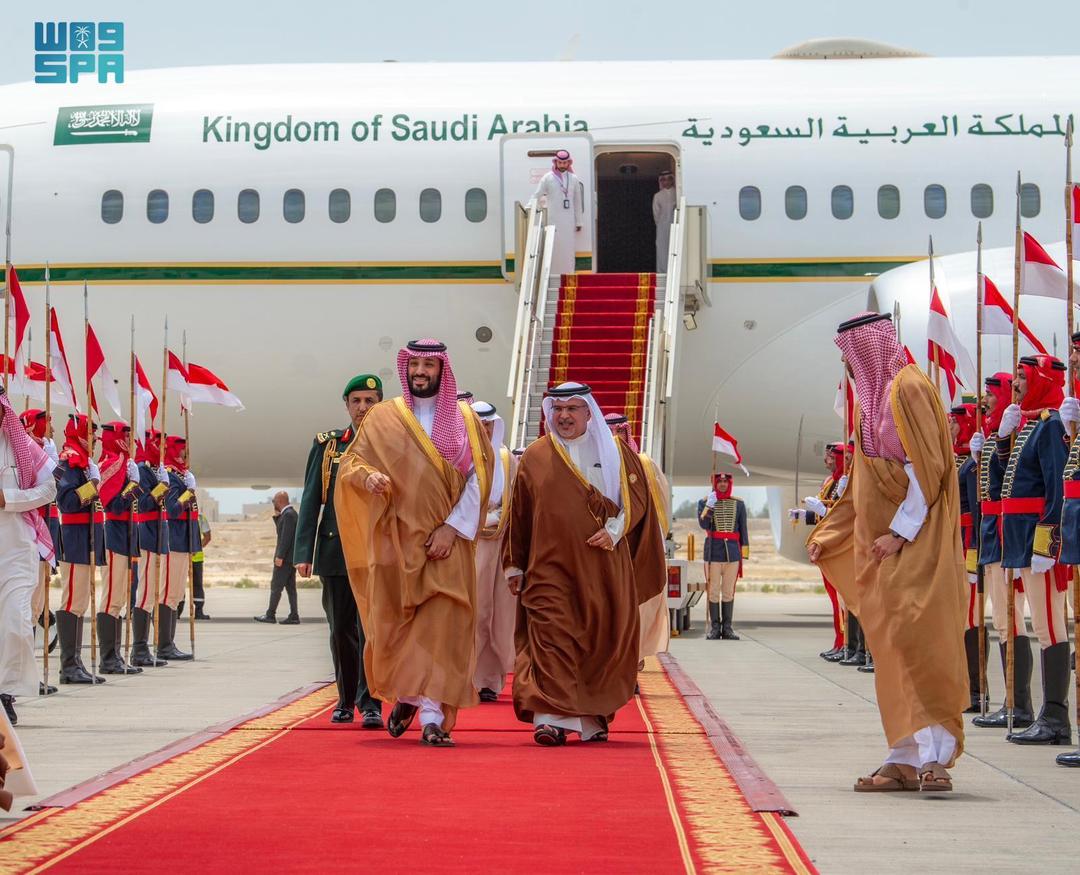 ولي العهد يصل البحرين لترؤس وفد المملكة في اجتماع القمة العربية